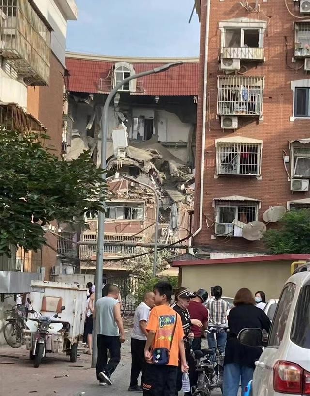 中国天津发生爆炸事故 一栋六层建筑损毁