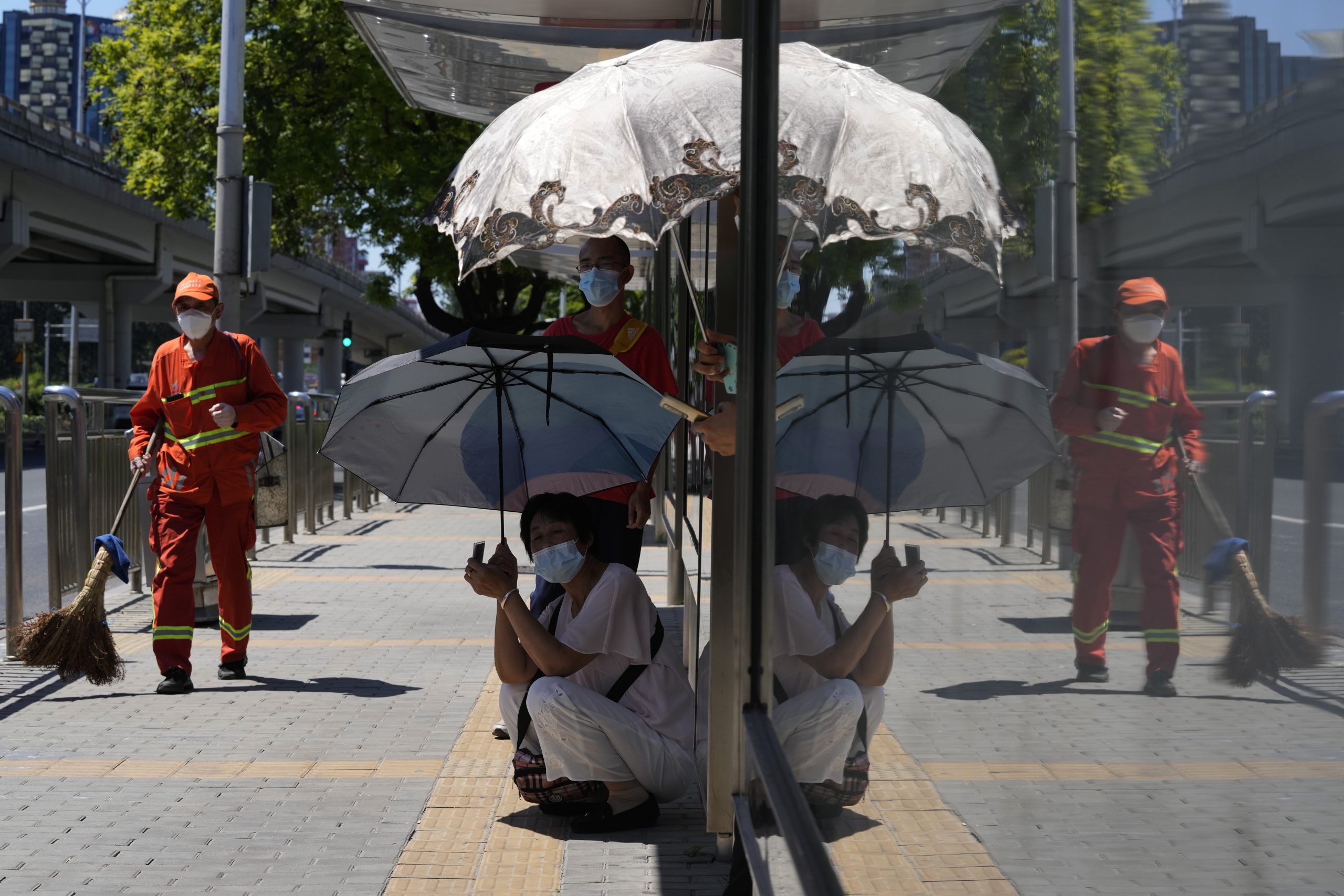中国连续12天发布高温预警 陕西浙江局地可达40℃