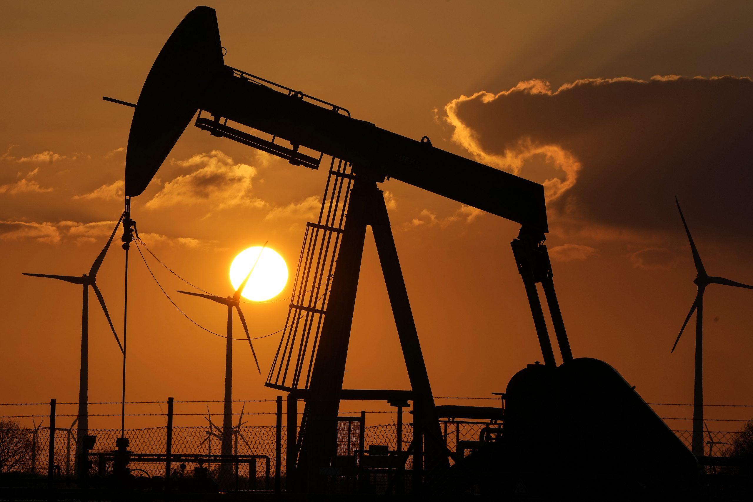 中国连续两个月大买俄罗斯原油 价格低沙地20%