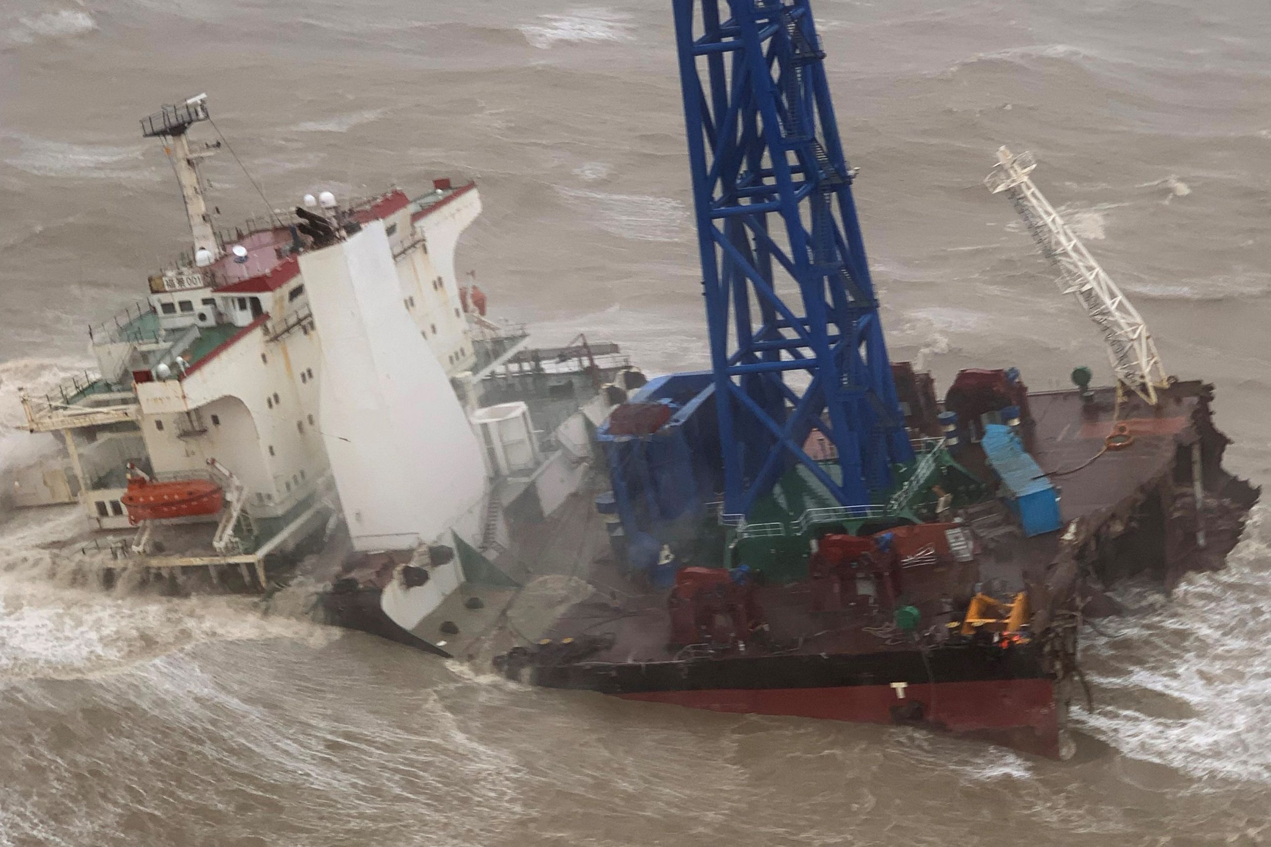 中工程船遇“暹芭”沉没寻获12具遗体 14失踪4人获救 