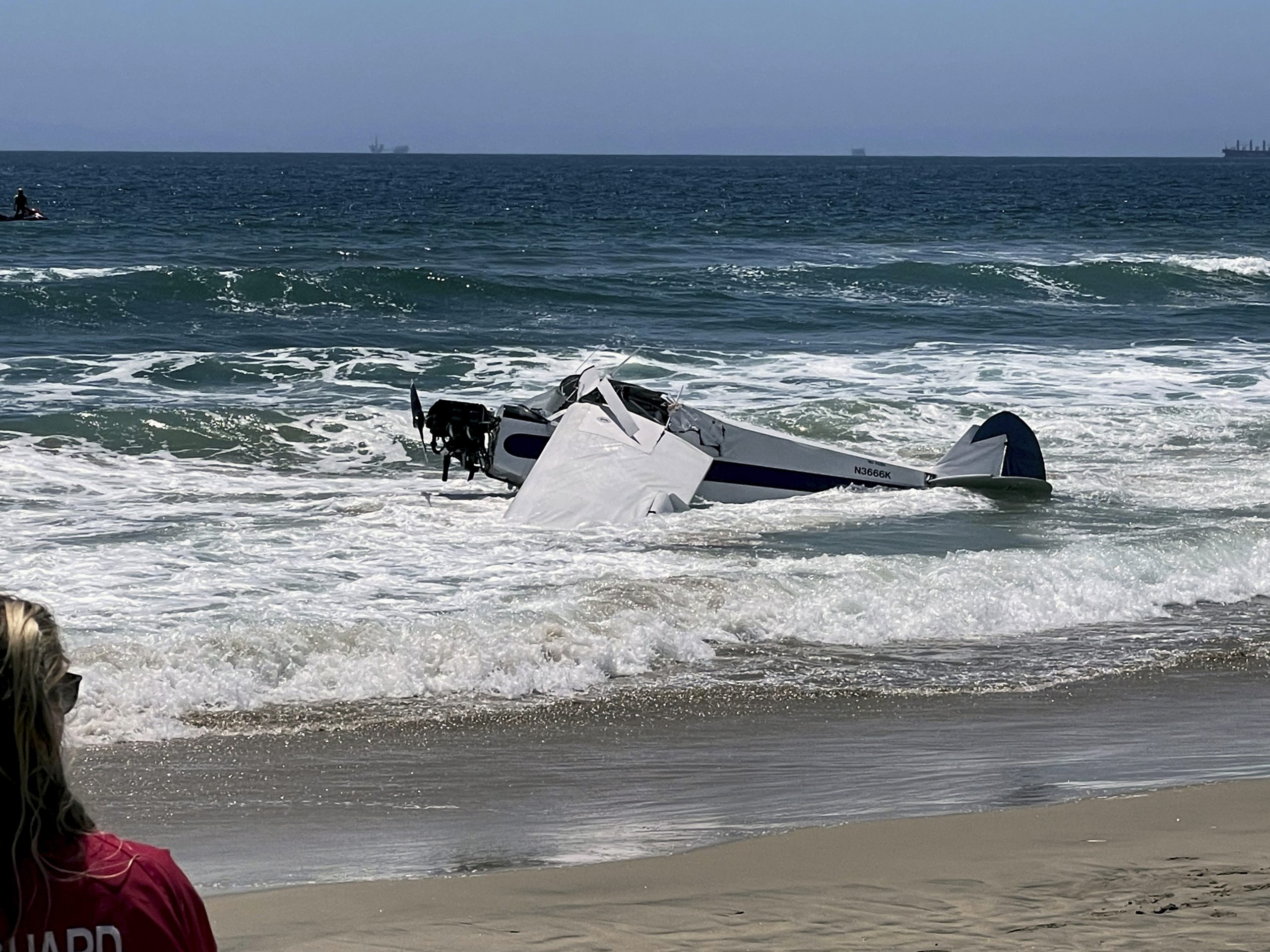 加州小飞机坠海恰逢附近正办救生员大赛　“即刻救人”