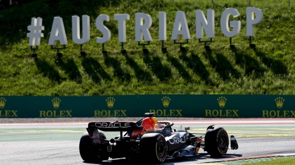 奥地利站F1大赛车 维斯塔潘称霸冲刺赛