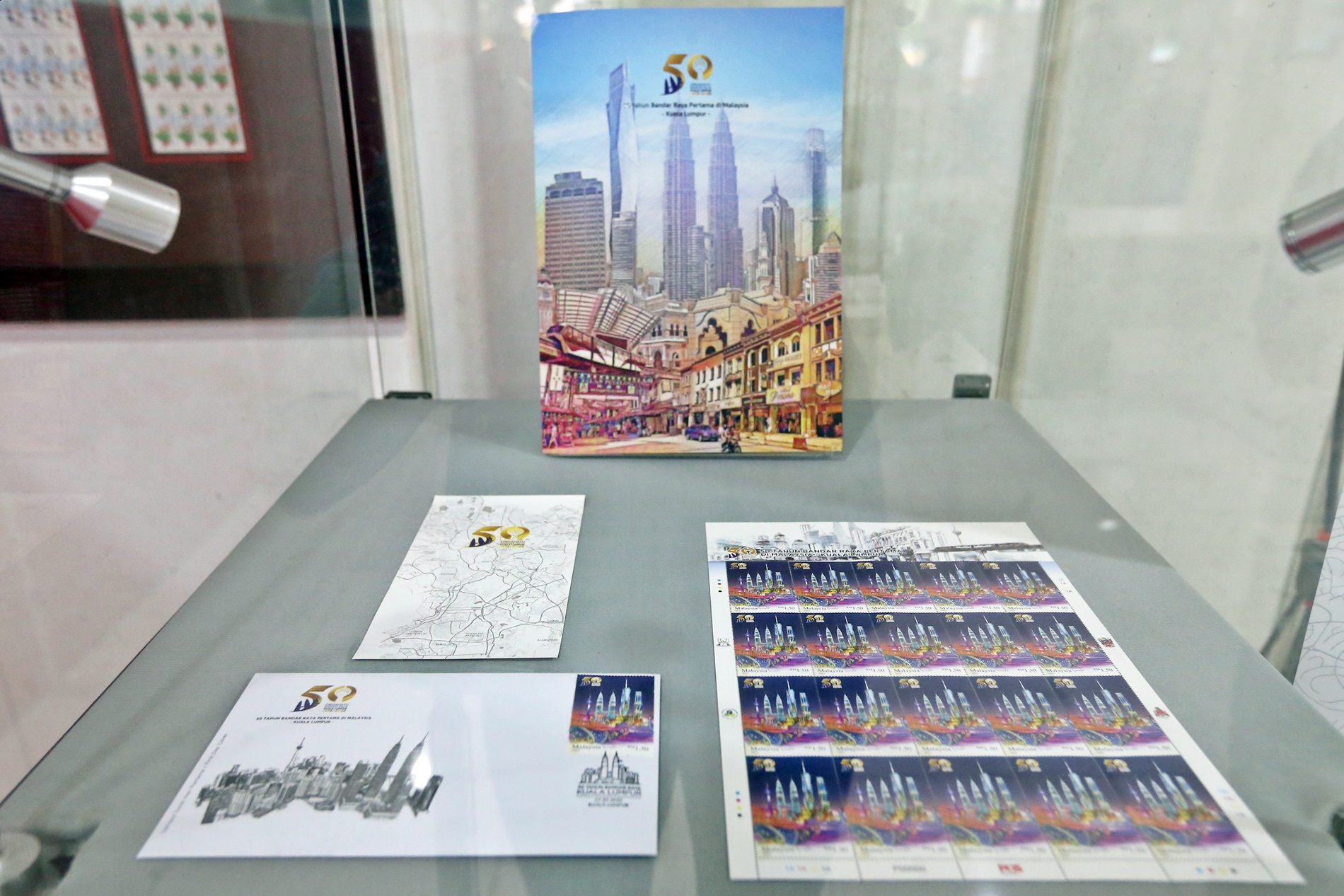 封面/纪念升格大城市50周年 隆金禧邮票开卖了