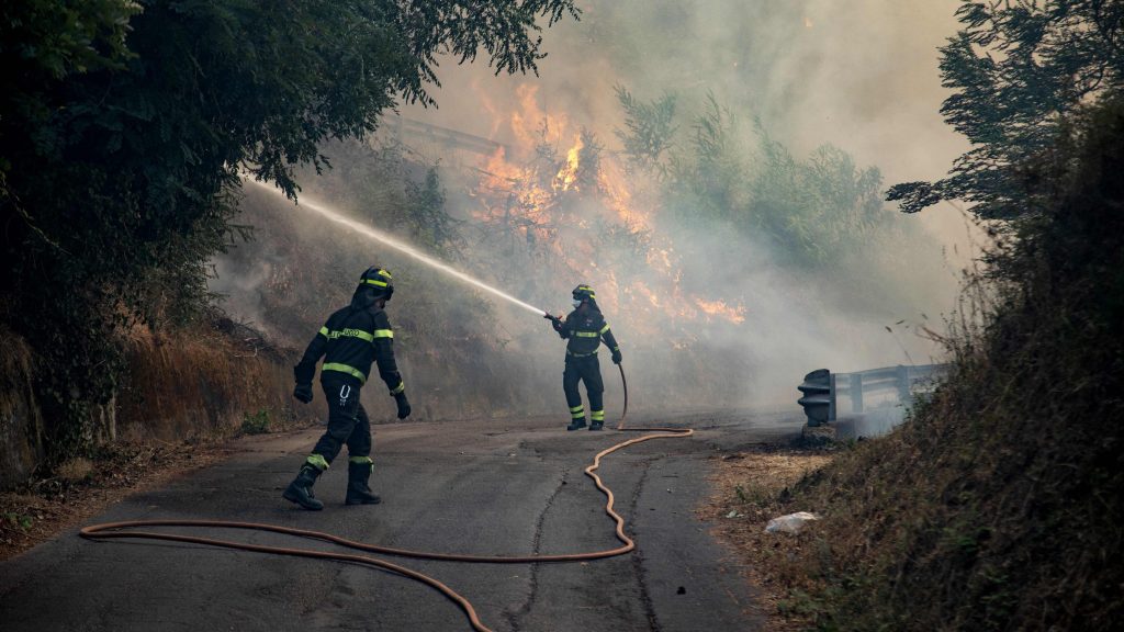 意大利中部山火逼近民居　300人疏散
