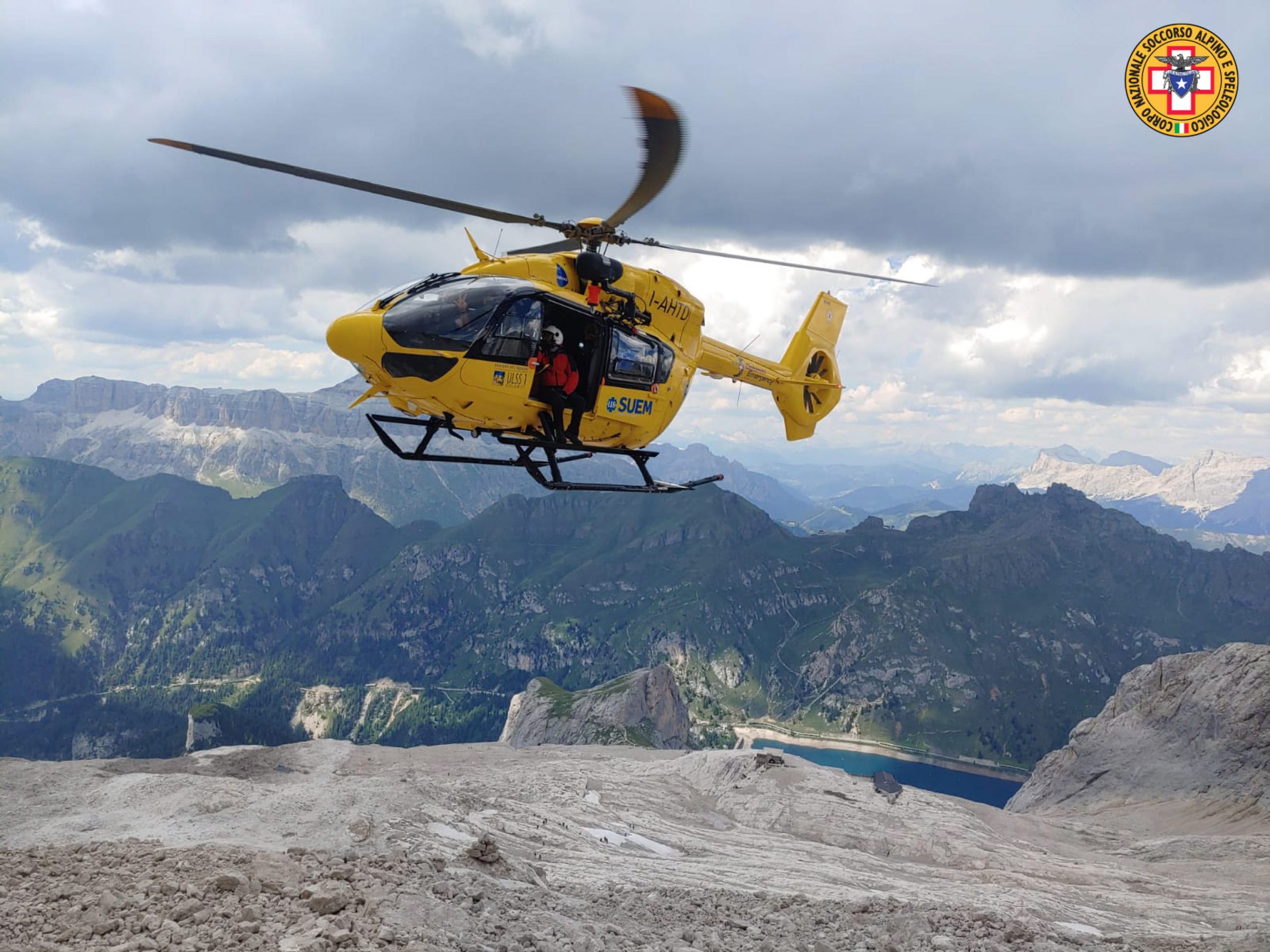 意大利境内阿尔卑斯山冰川崩塌 至少6死 