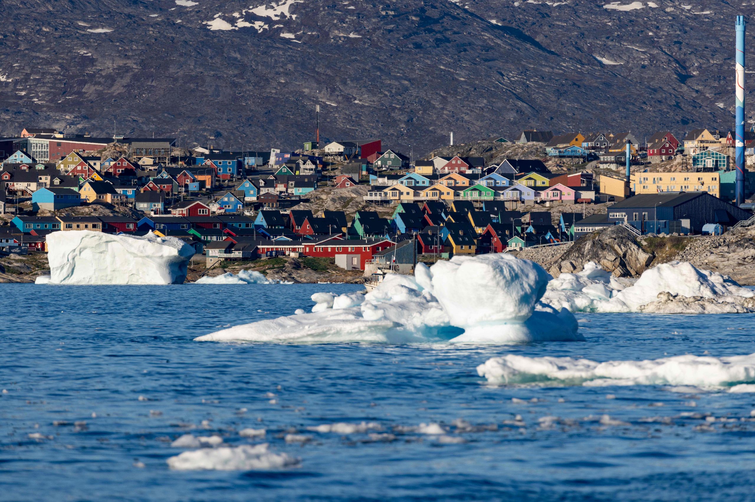 拼盘  未签  2图 格陵兰巨型冰山漂移 或影响海运交通