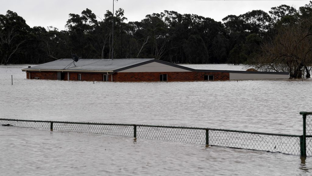 暴风雨再袭悉尼引发洪灾      3.2万居民急撤离