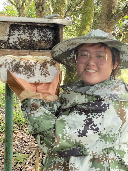 柔：【今日面谱】（7月14日刊）：女牧蜂人难得一见，胡艾薇推广保护蜜蜂