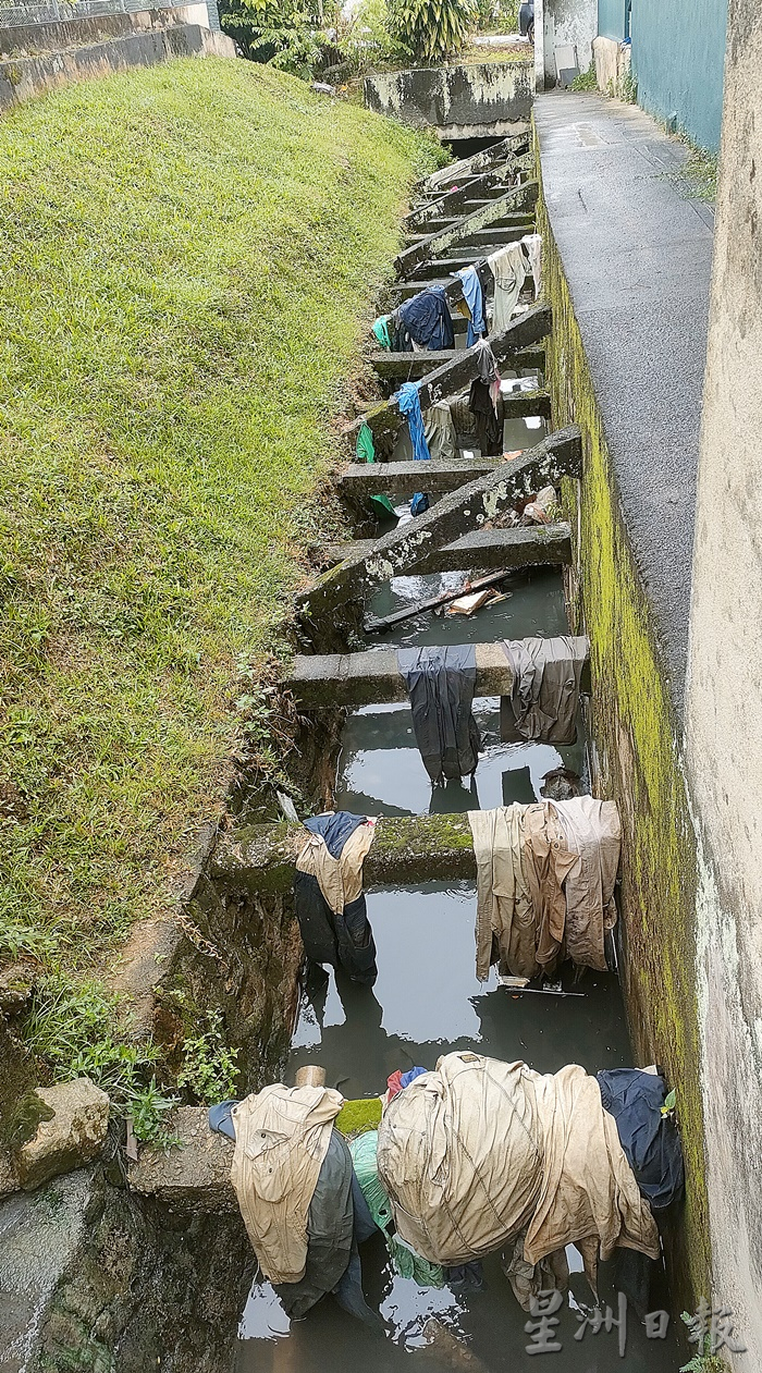柔：疑排水沟毁坏及堵塞，士乃美华花园约10户人家面对闪电水灾