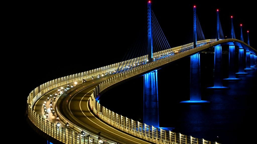 欧盟出资中国承建 克罗地亚佩列沙茨大桥通车