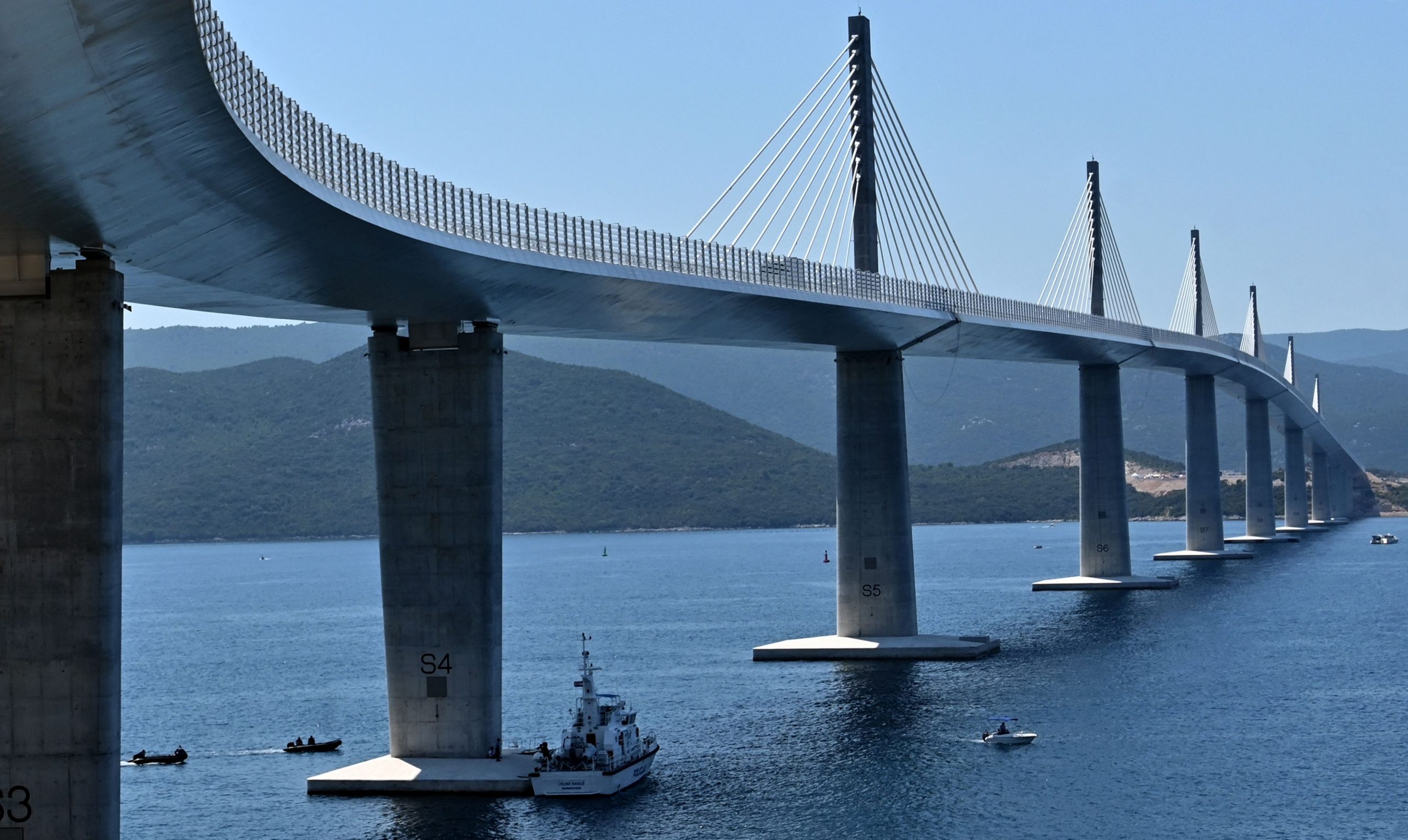 欧盟出资中国承建 克罗地亚佩列沙茨大桥通车