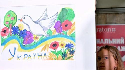 拒绝战争: 乌克兰儿童以艺术描述俄入侵