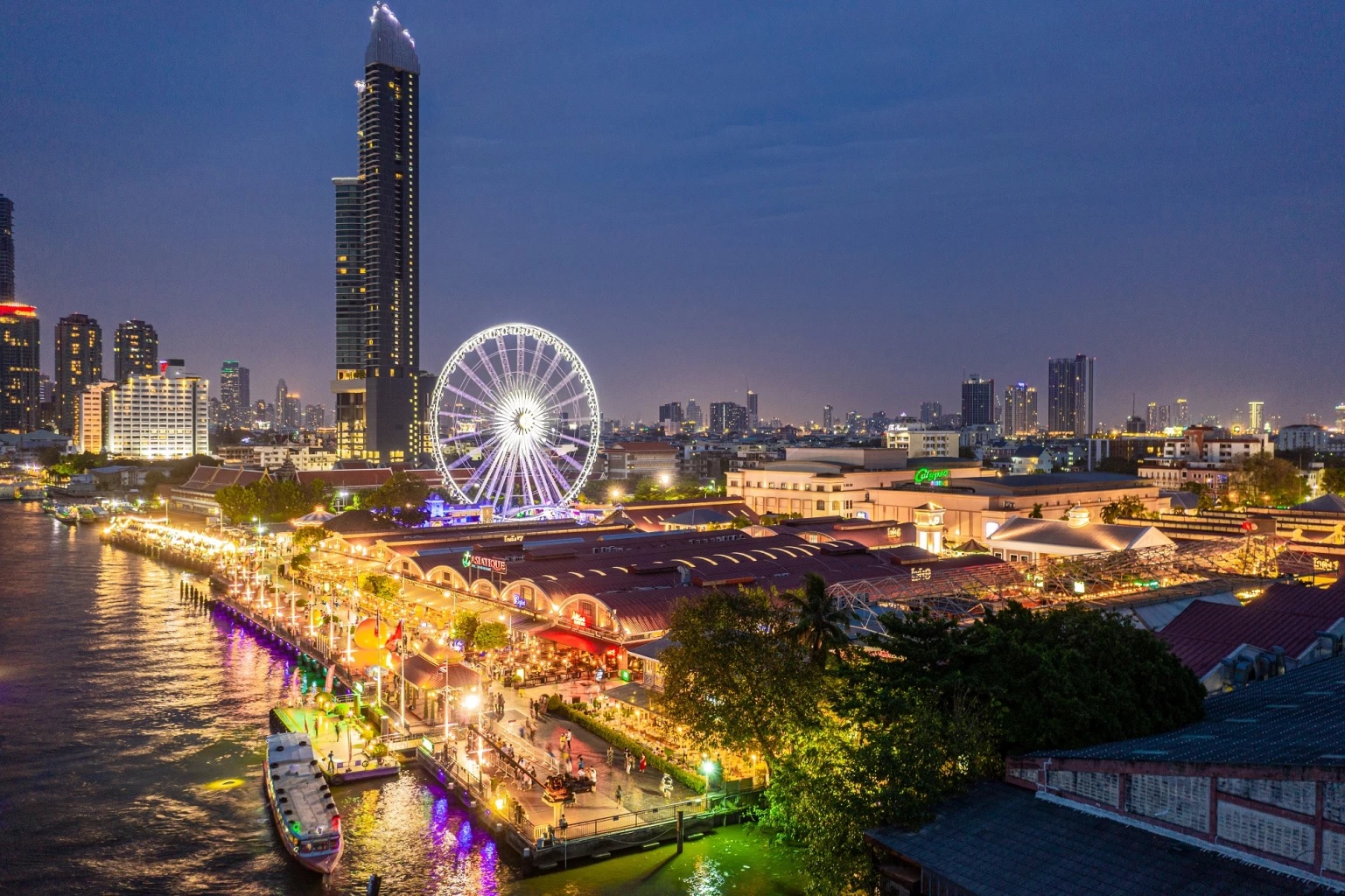 泰国打造迪士尼乐园 将落地摩天轮夜市