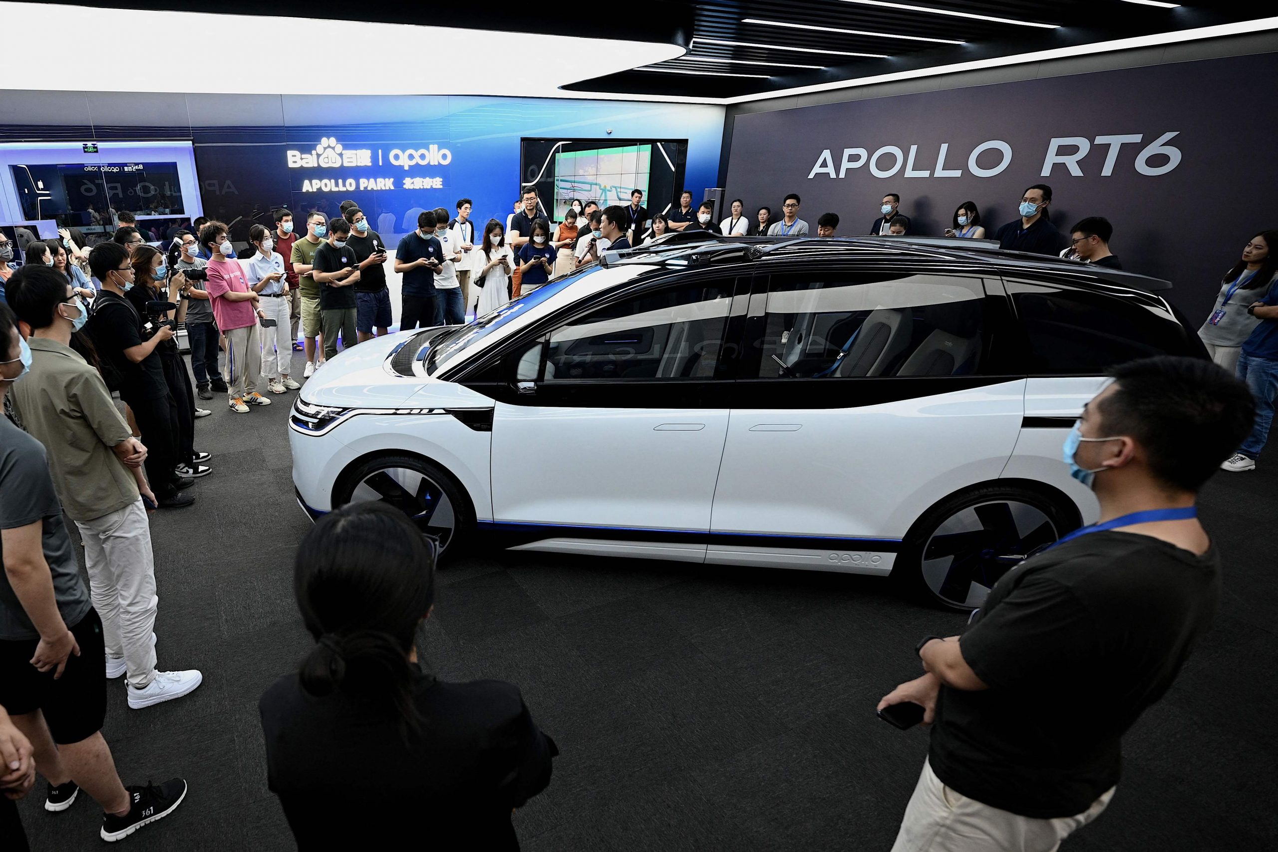 百度发布无人车Apollo RT6　李彦宏：未来坐无人车比现在搭的士便宜一半