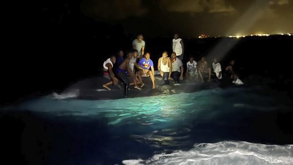 载海地难民快艇翻沉 至少17死