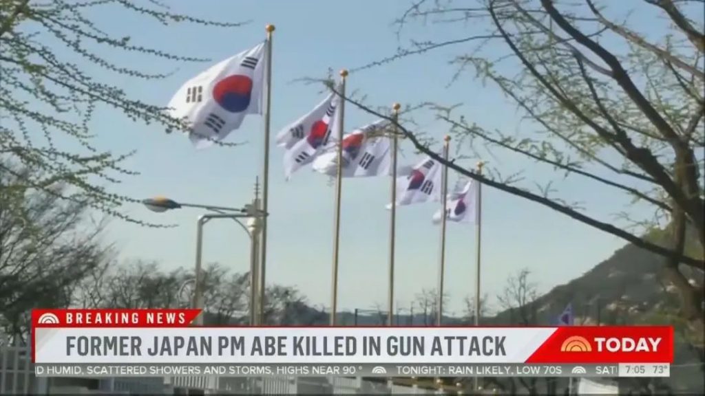 报道安倍遇袭身亡消息 美媒竟配韩国国旗