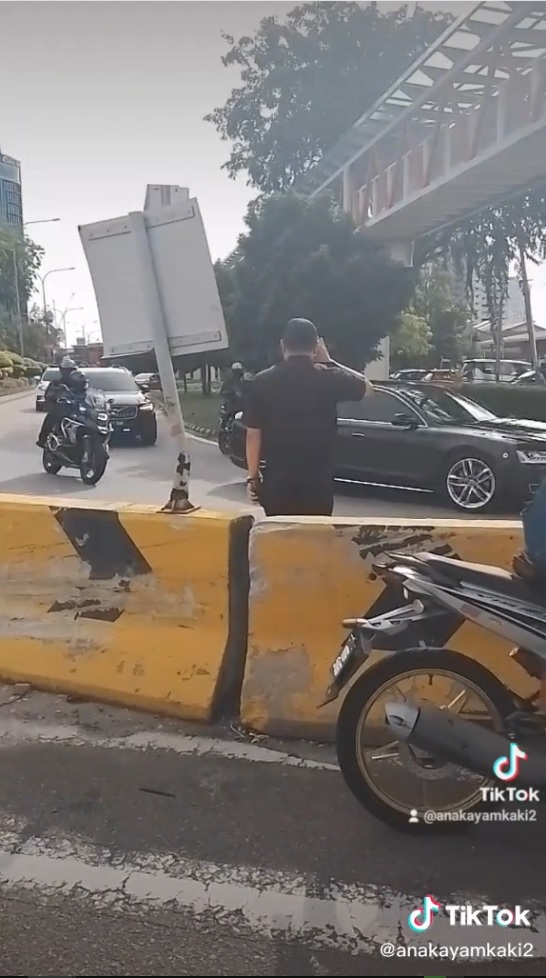 视频 | 不满VIP车队开路！摩托骑士集体鸣笛抗议