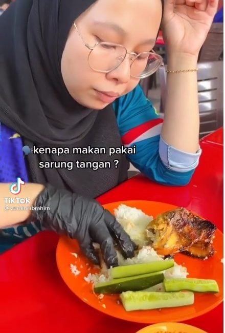 视频|患湿疹不能做家务煮三餐 女子：抓饭吃也要戴手套！ 