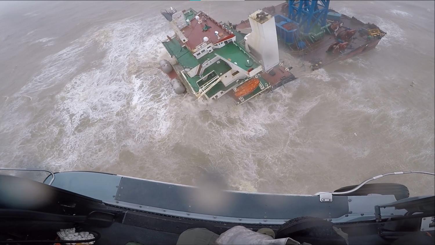 近「暹芭」中心海面有货轮断开　30船员弃船逃生　飞行服务队派员救起3人