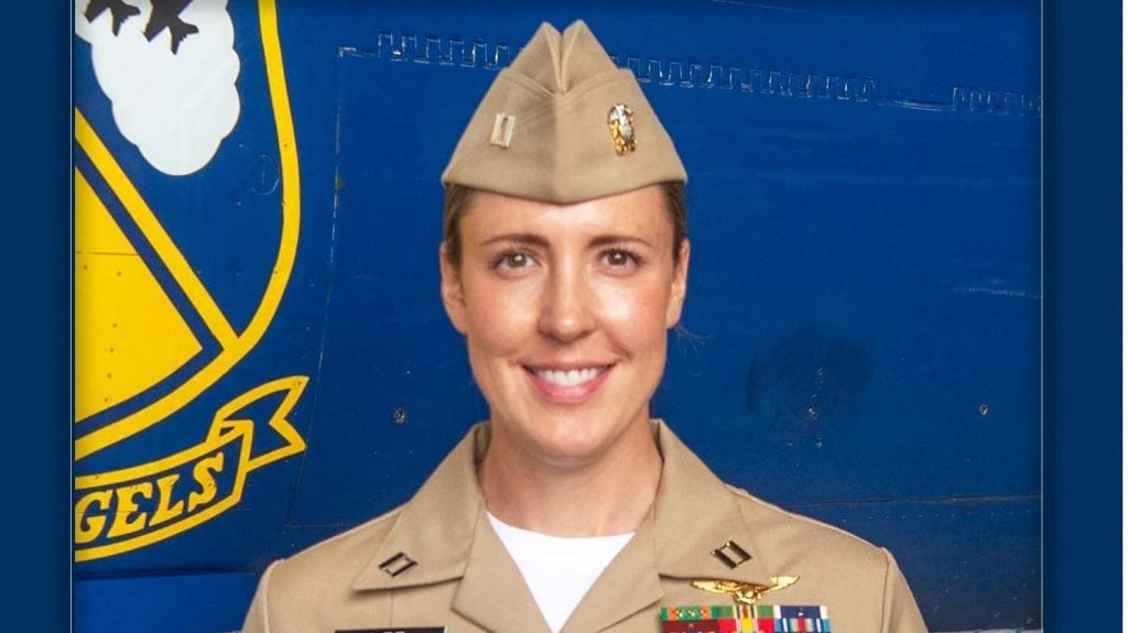 阿曼达·李被任命为美国海军航空队首位女飞行员