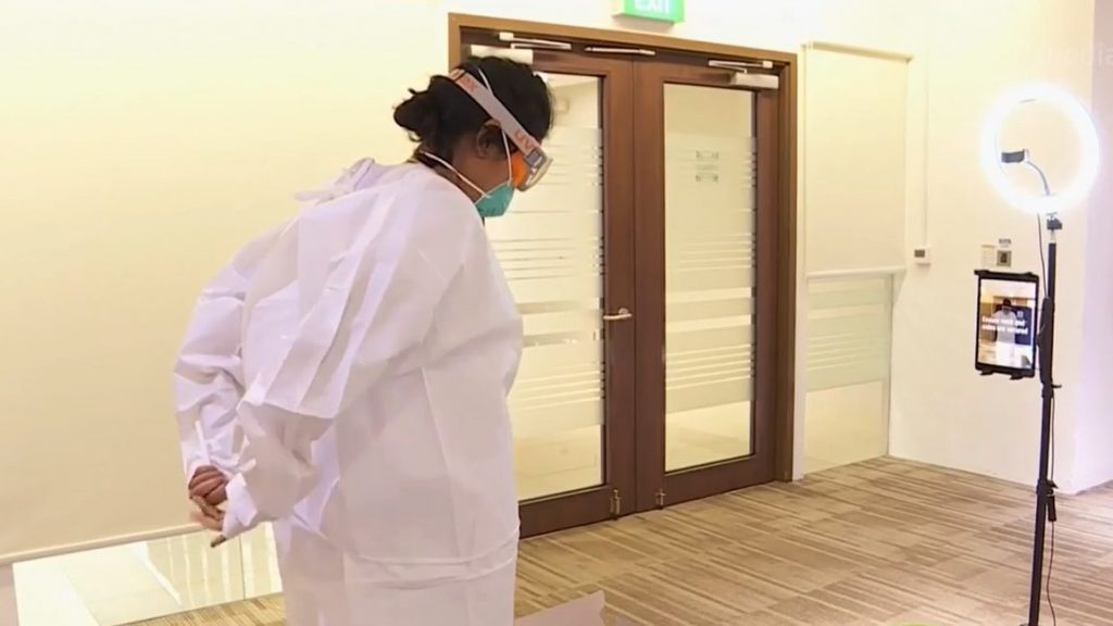 新加坡中央医院引进“智能镜子” 确保繁杂穿戴过程万无一失