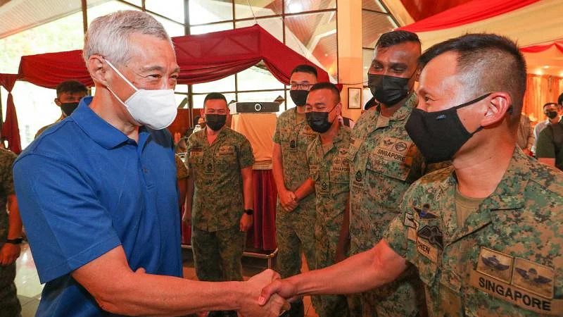 李显龙总理走访新加坡武装部队在文莱设施