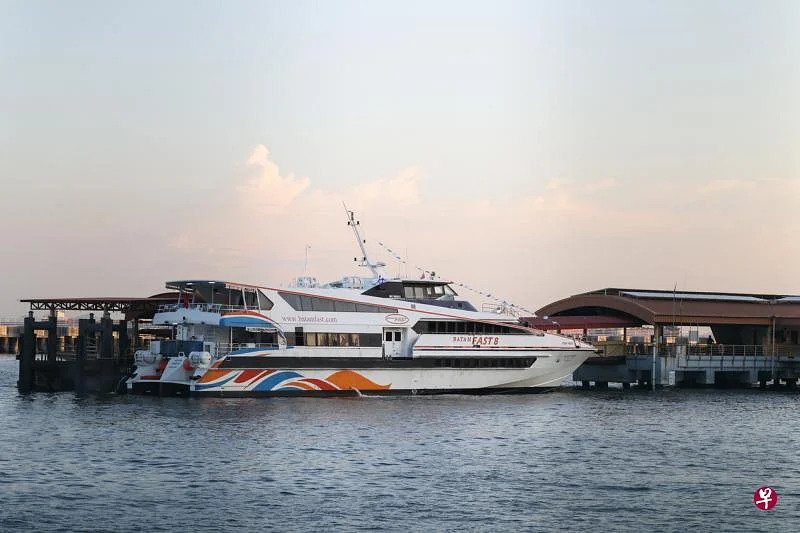 迪沙鲁新加坡渡轮启航 首航乘客：船票有点贵 