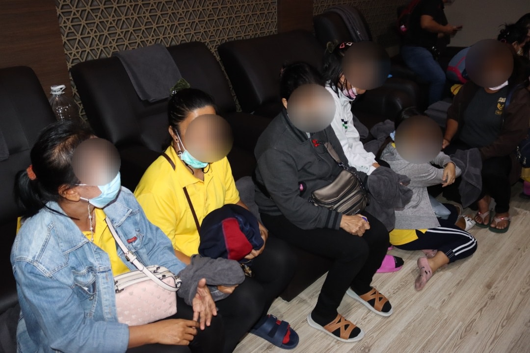 （已签发）柔：移民局破引进泰国按摩师非法集团，捕1主谋及27名涉案人士