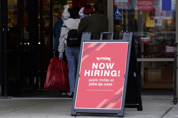 美国初领失业金24.4万人  8个月新高