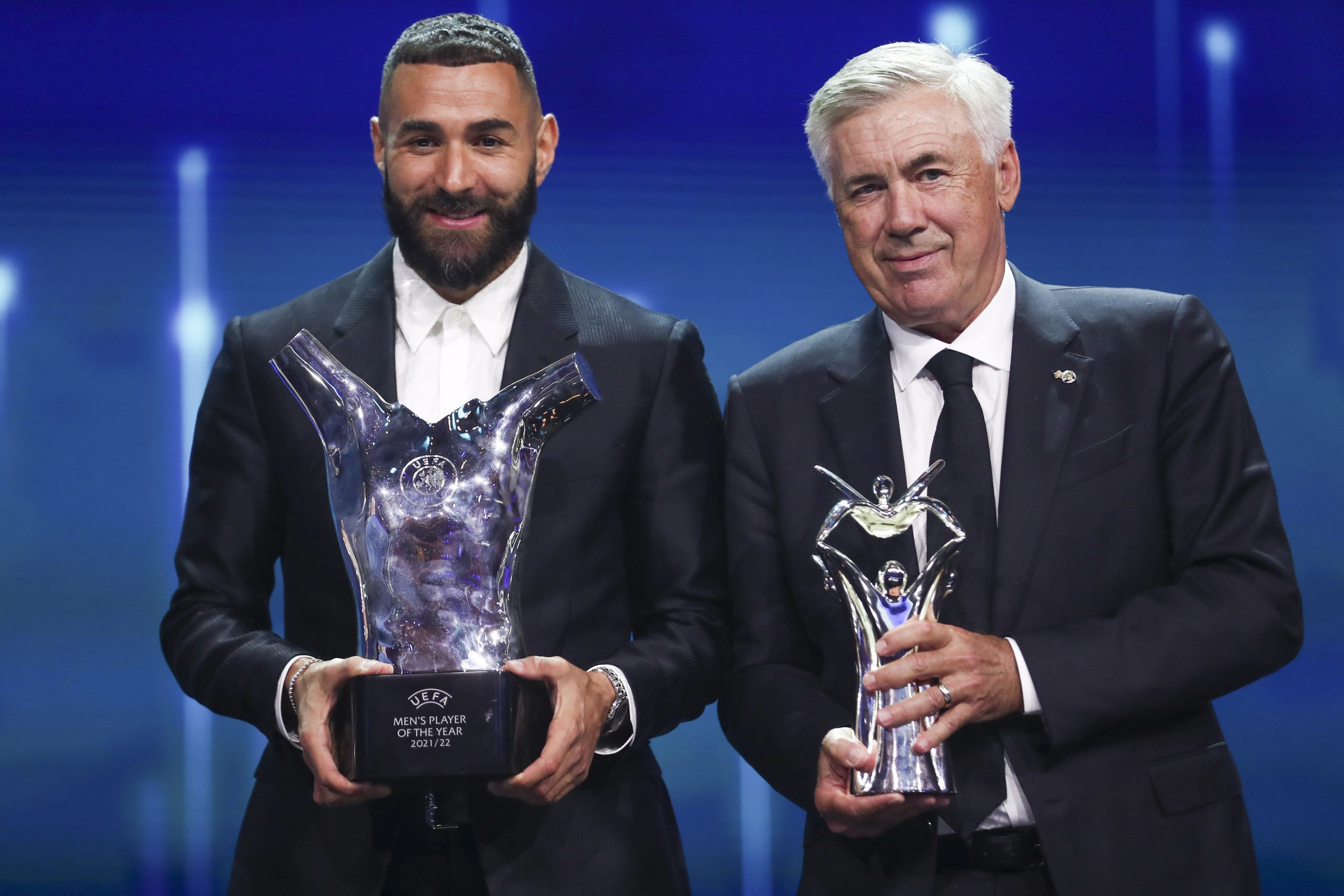 2022年欧足总颁奖典礼| 首夺年度最佳男球员奖  本泽马剑指金球奖（世界杯）