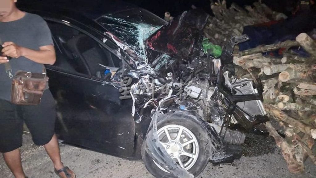 哥拉冬往马口路罗里与2车相撞 酿3死3伤车祸