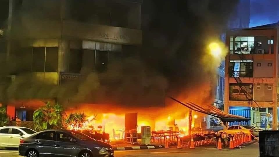 视频 | 甲洞西餐厅大火  起火原因仍待调查