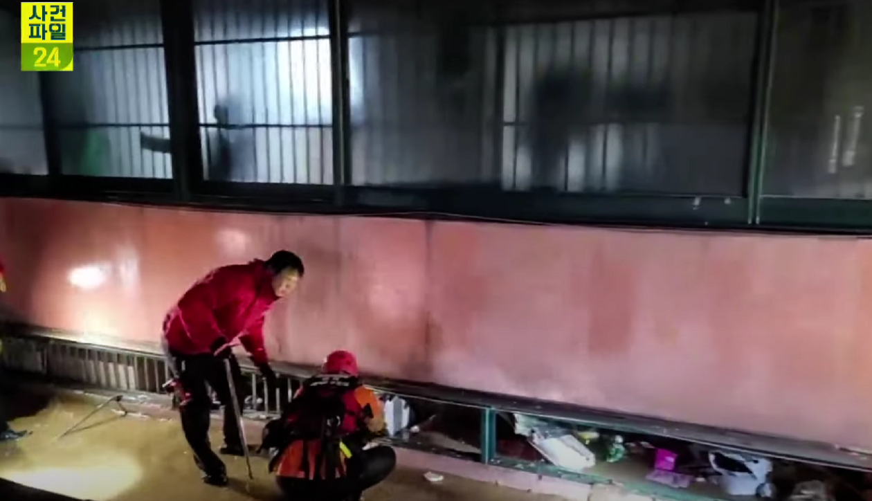  《寄生上流》真实上演　首尔半地下室一家三口溺毙