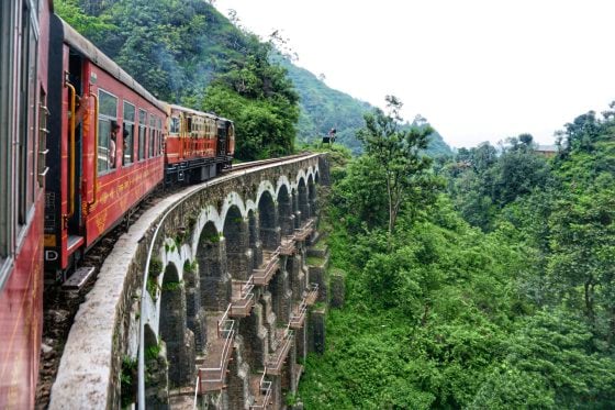 在高原上穿行的喜马拉雅女王列车，是现实世界里不折不扣的过山车。(photo:SinChew)