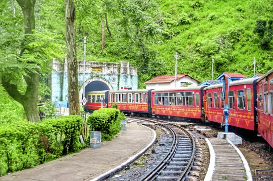 【印度】穿行喜马拉雅山脉的玩具火车