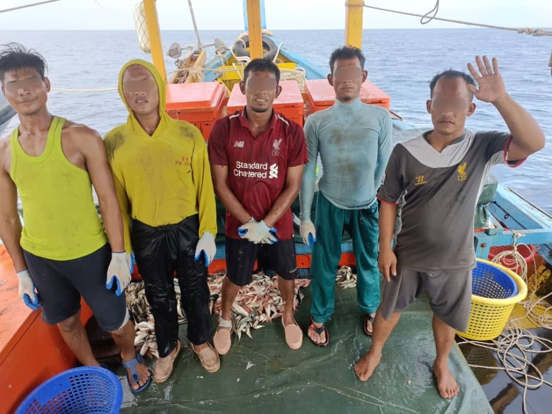 东：海事执法机构：无工作准证，本地渔船5泰裔渔民被扣。