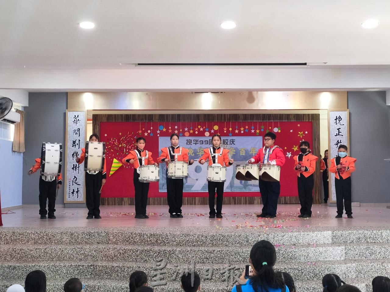 东：甘马挽挽华小学庆祝创校99年，并为明年举行的挽华百年校庆掀开序幕。
