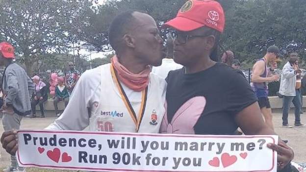 为爱跑90公里路 成功求婚？