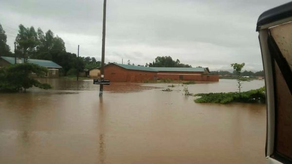 乌干达水灾夺10命 更多人失联生死未卜