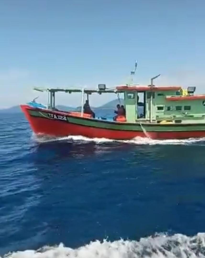 全：6名本地渔夫出海捕鱼，渔船疑在乐浪岛海域附近沉没，1人获救，另5人失踪。