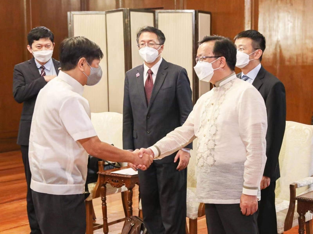 小马可斯：菲律宾坚持一个中国政策