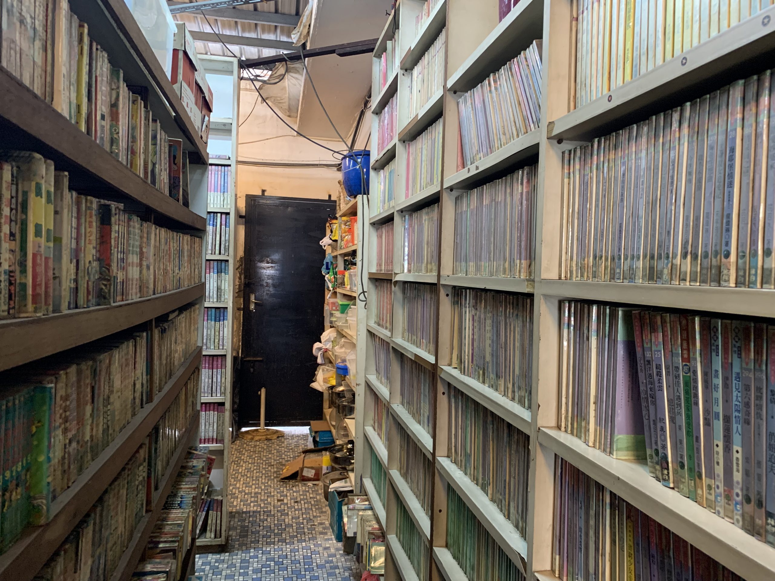 报馆街租书文具店出让上万本旧书，勾起租书迷们回忆