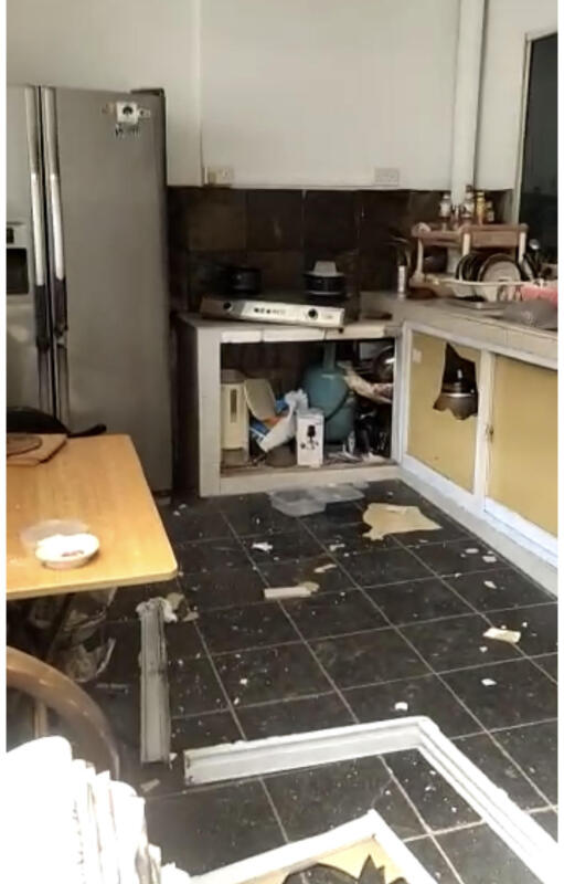 私宅疑煤气泄漏引爆炸，厨房柜门炸飞女佣受伤