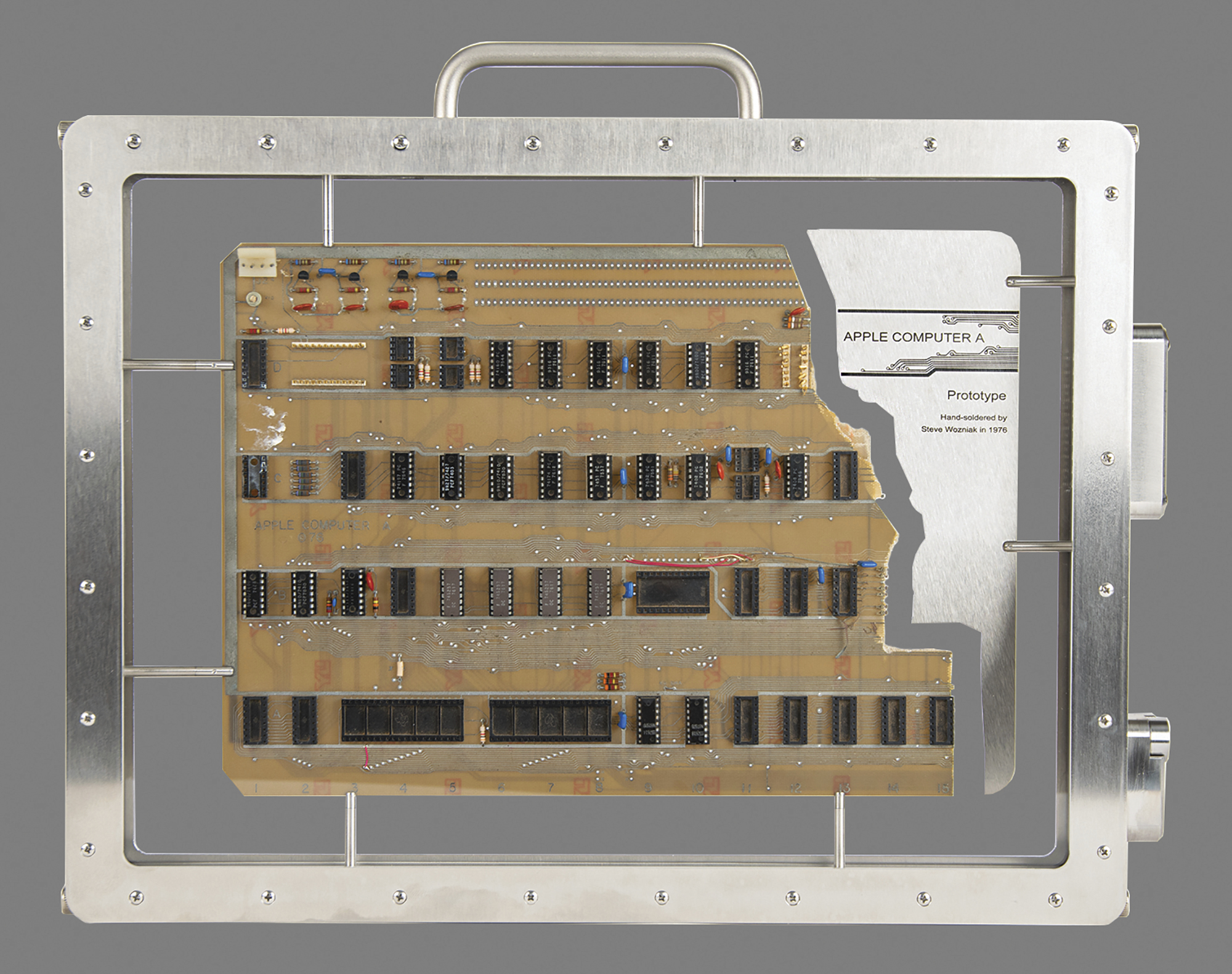 拼盘／乔布斯Apple-1电脑原型机拍卖 逾67万美元成交