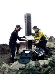 拼盘／在富士山顶叫得到披萨！外送员花近6小时爬上第一高峰
