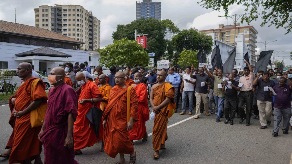 斯里兰卡数百人示威  促解散国会并救济受苦民众