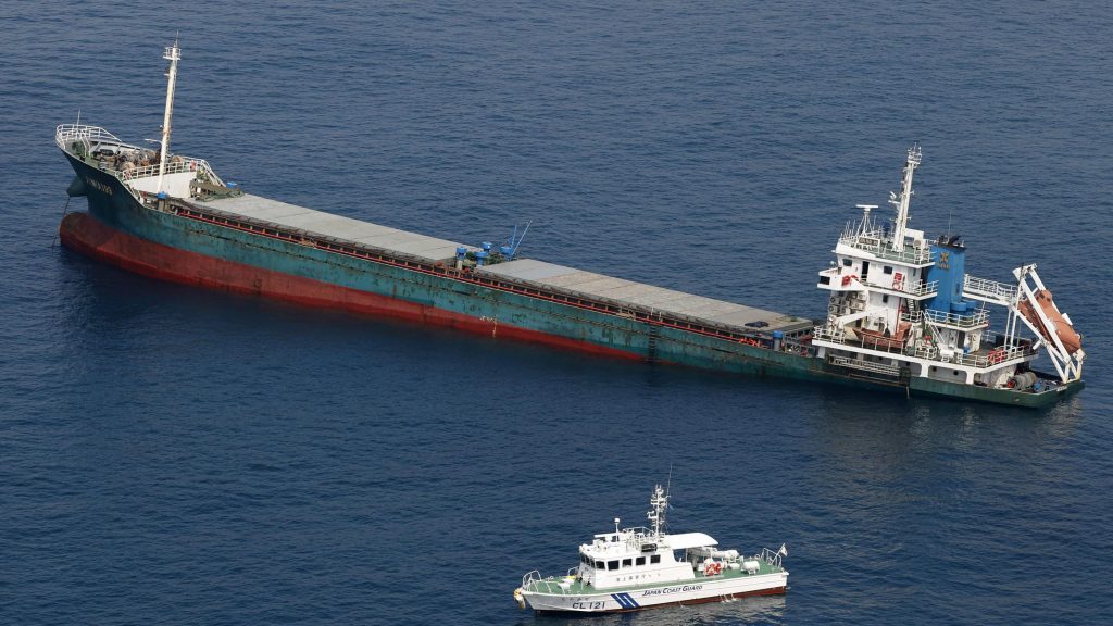 日本化学品船撞中国货船 无人受伤