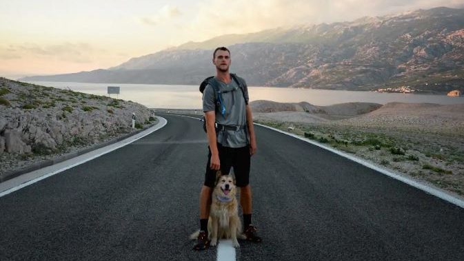 现代“阿甘”携狗同行 7年走4.8万公里环世界