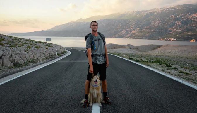 现实中“阿甘” 男子徒步环球世界7年走48000公里
