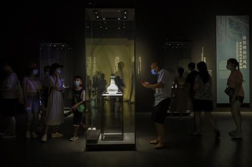 每日一展3图／“空明流光——宋瓷·五大名窑特展”亮相成都博物馆